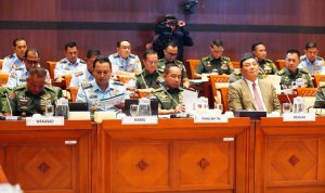 Rapat Kerja Komisi I DPR RI dengan Menteri Pertahanan Sjafrie Sjamsoeddin dan Panglima TNI Jenderal TNI Agus Subiyanto digelar tertutup di Senayan, Jakarta, Senin (24/11/2025)