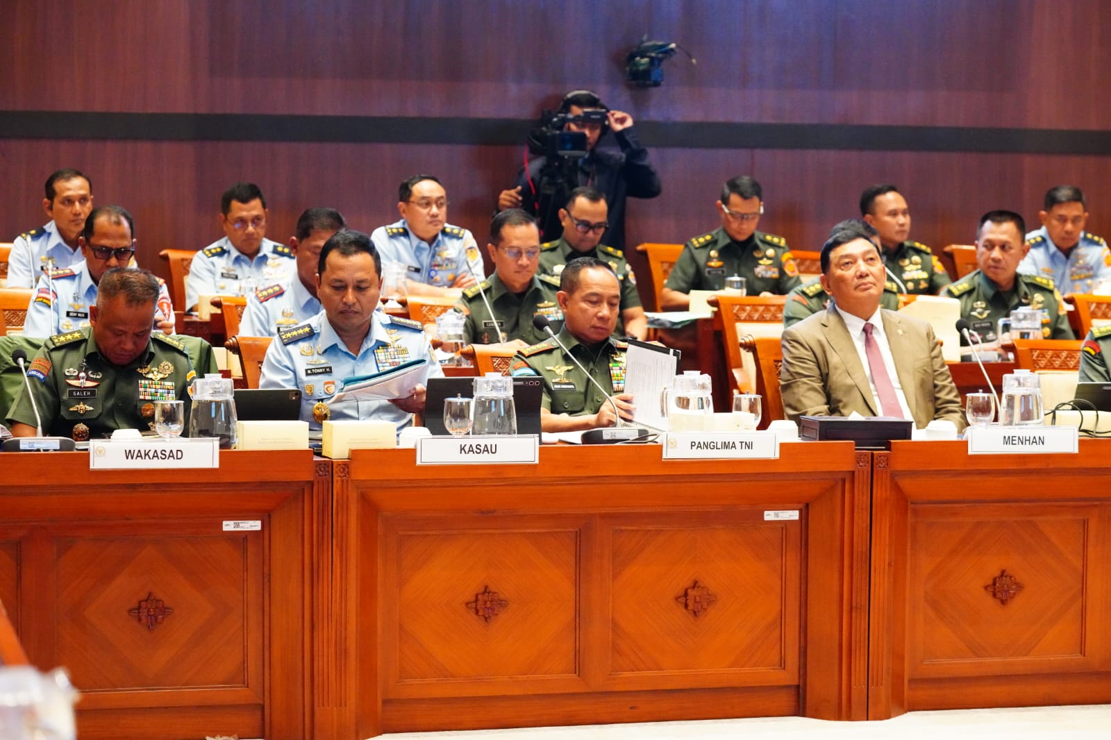 Rapat Kerja Komisi I DPR RI dengan Menteri Pertahanan Sjafrie Sjamsoeddin dan Panglima TNI Jenderal TNI Agus Subiyanto digelar tertutup di Senayan, Jakarta, Senin (24/11/2025)